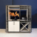 Mobile Weinbar aus hellem Holz 1