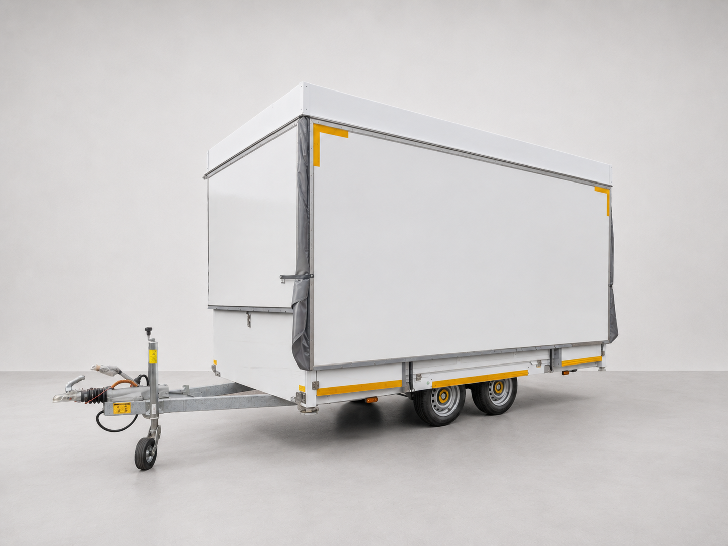 Kitchen Carousel Trailer 450 Studio 02
